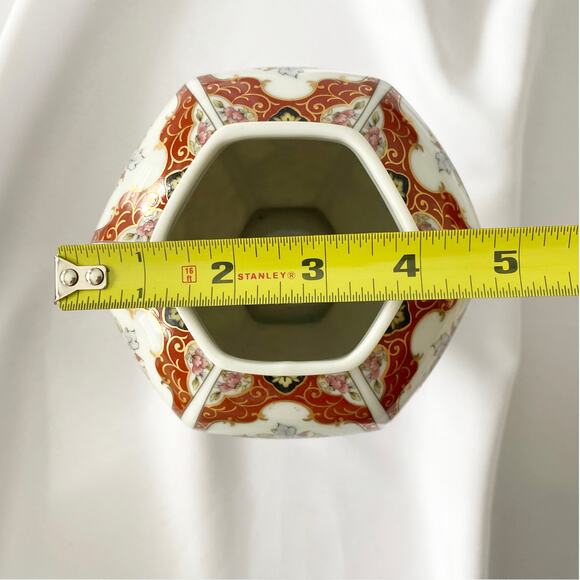 Vintage Japanese Imari Porcelain Vase - Hand-Painted Floral and Bird Design - Picture 6 of 6